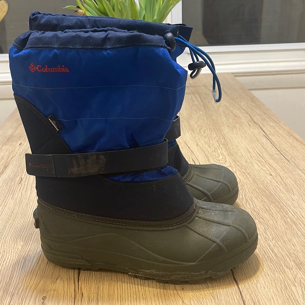 Boys Columbia snow boots sz 7